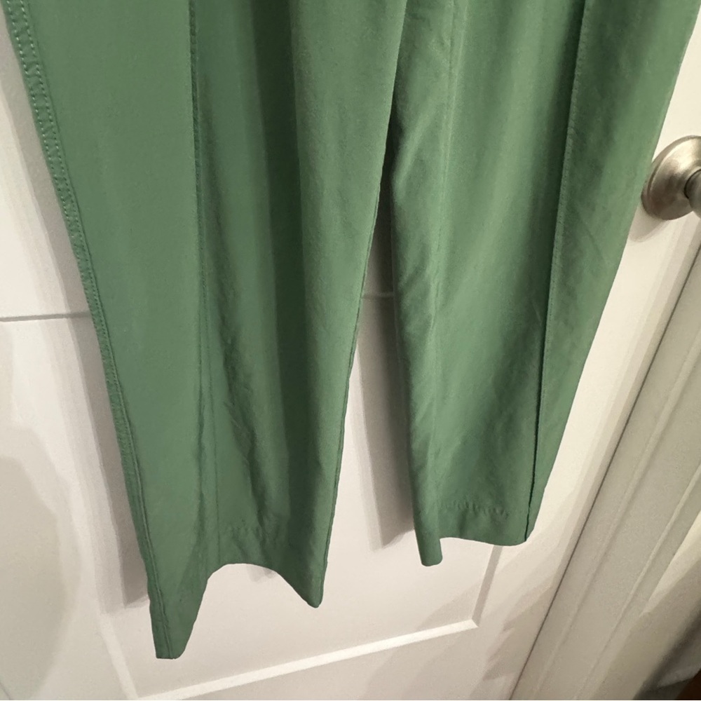 Athleta Women’s Vienna Cargo Pant Size 8 Vineyard Green Performance-Stretch - Picture 8 of 12